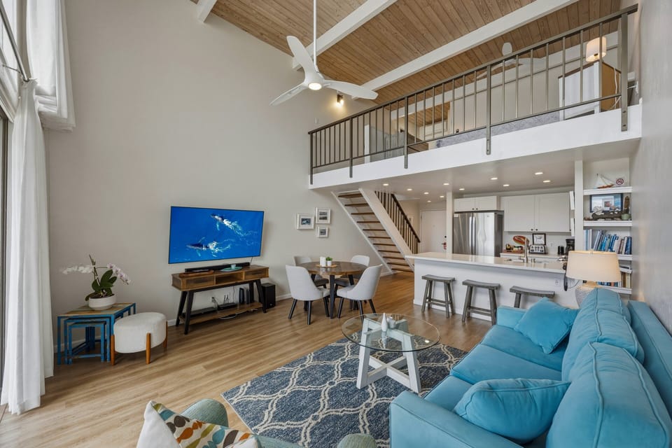 Condo, 1 Bedroom | Living area