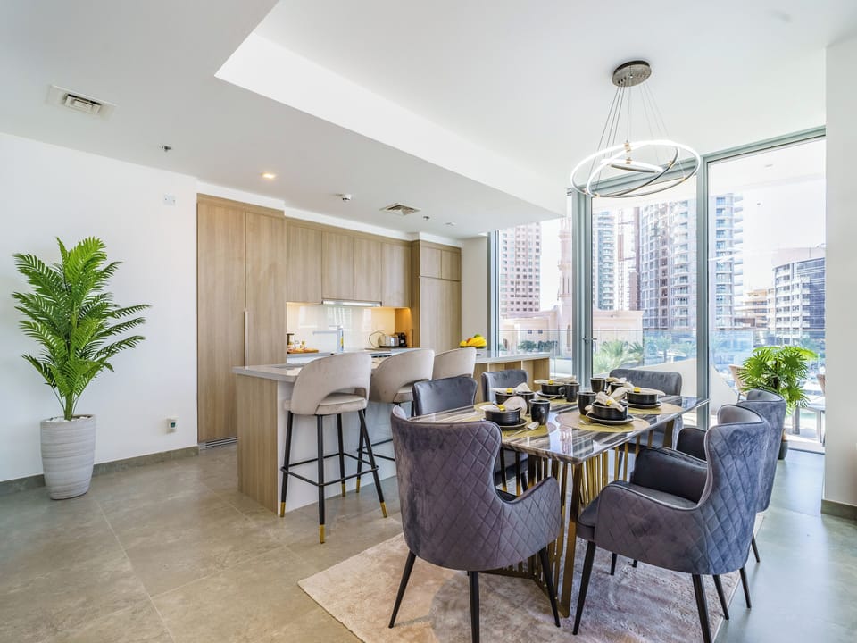 Luxury Apartment, Balcony, Marina View | Dining
