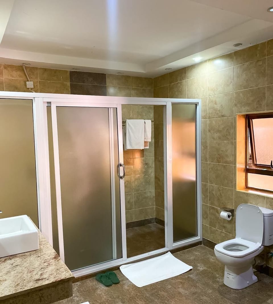 Deluxe Double Room, Garden View | Bathroom | Slippers, soap, shampoo, toilet paper