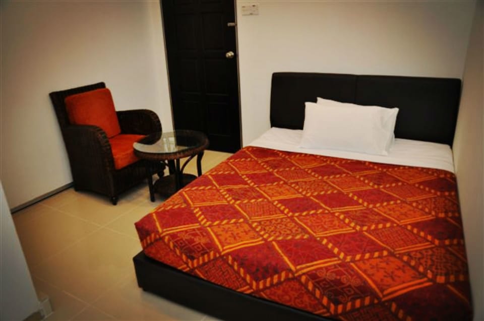 Executive Suite | Desk, free WiFi
