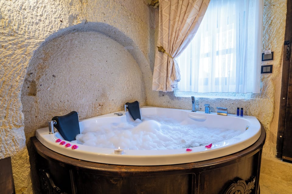 Superior Suite, Fireplace | Jetted tub