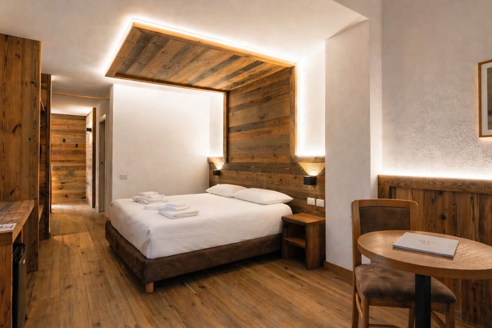 Family Room, Balcony, Valley View | In-room safe, WiFi (free)