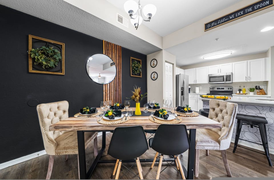 House | 3 bedrooms, desk