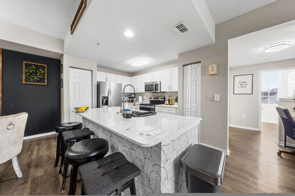 House | 3 bedrooms, desk