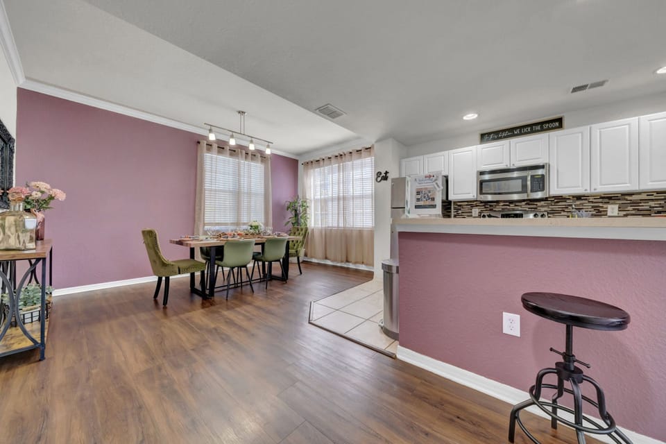 House | 2 bedrooms, desk
