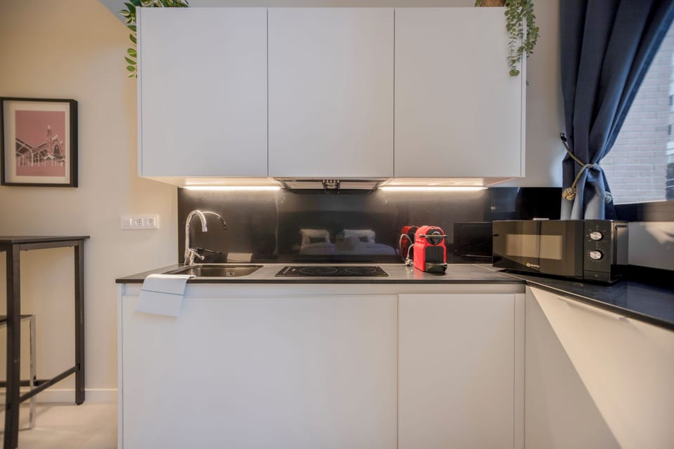 Standard Studio, Garden View | Private kitchen | Mini-fridge, microwave, stovetop, cookware/dishes/utensils