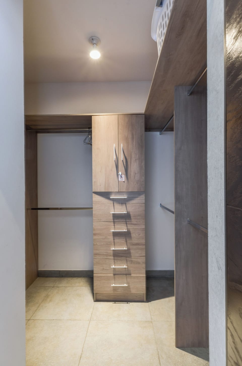 Luxury Suite | Wardrobe