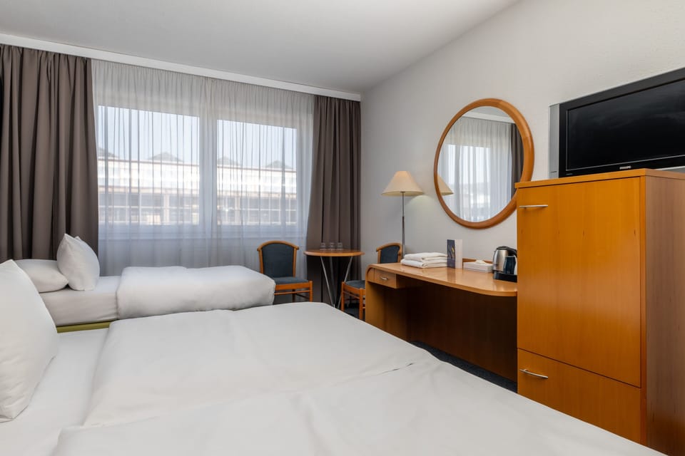 Double room with Extra bed | Hypo-allergenic bedding, in-room safe, desk, laptop workspace