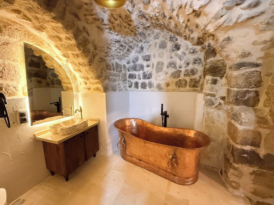 Deluxe Room | Bathroom | Shower, hair dryer, towels, soap