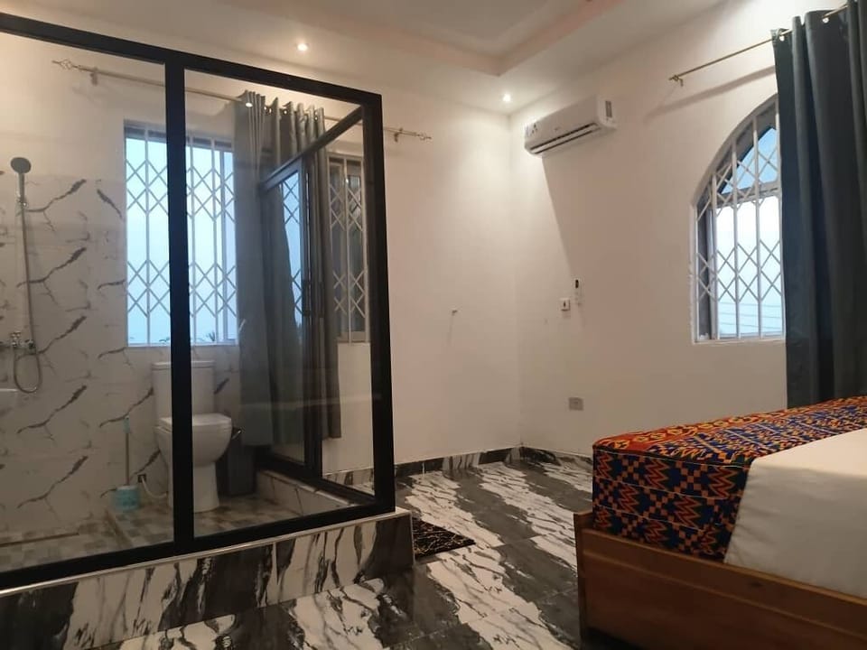 Comfort Double Room | Bathroom | Free toiletries, soap, shampoo, toilet paper