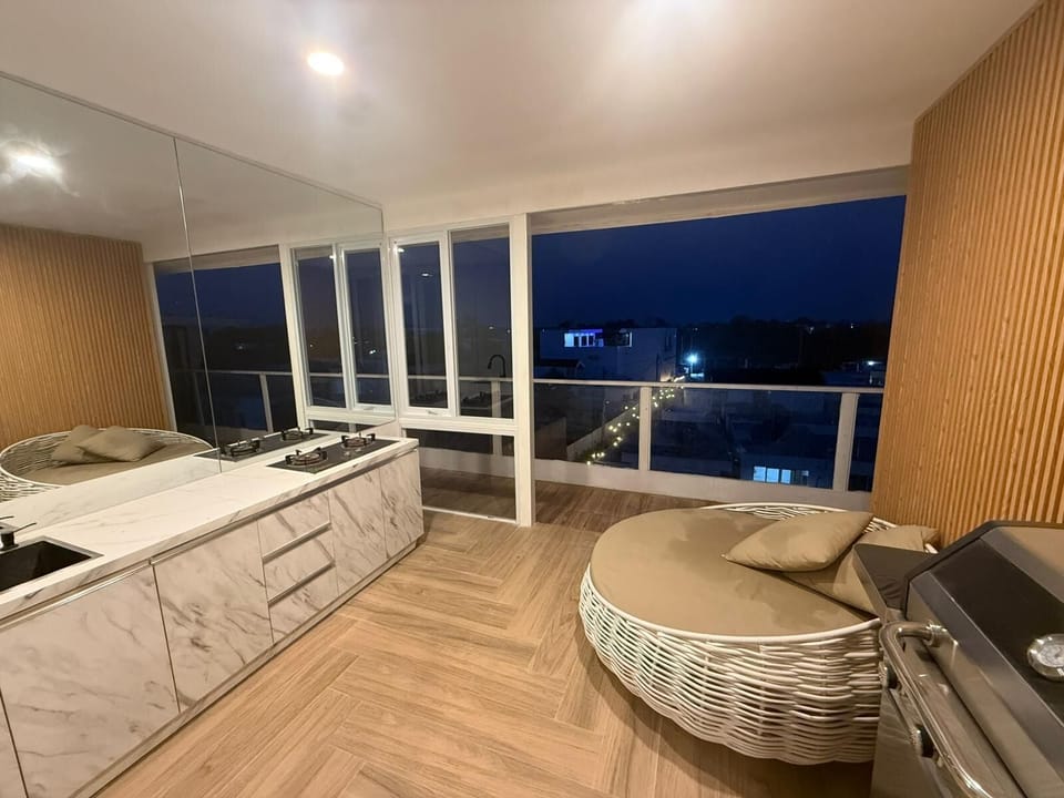 Penthouse, 4 Bedrooms, City View | Interior