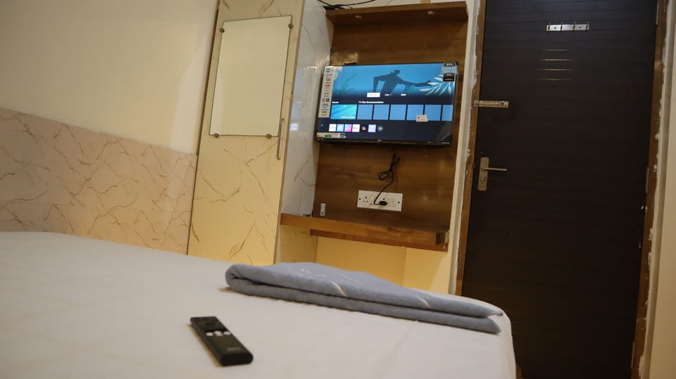 Desk, laptop workspace, free WiFi