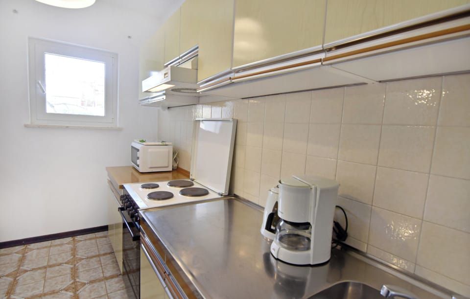 Apartment, 3 Bedrooms, Balcony, Garden View | Interior