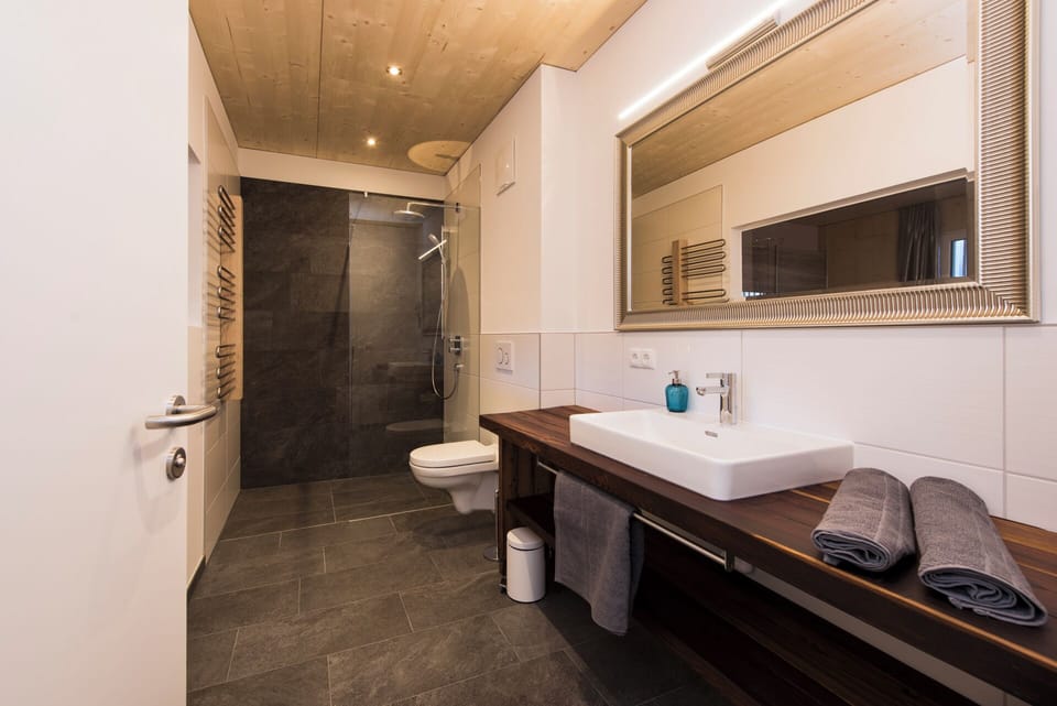 Standard Apartment, 1 Bedroom, Kitchen | Bathroom | Shower, hair dryer, towels, soap