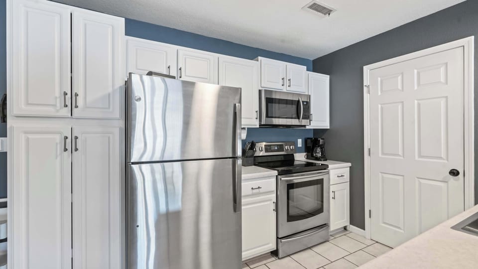 Condo, Multiple Beds, Balcony (Lake Mode) | Private kitchen