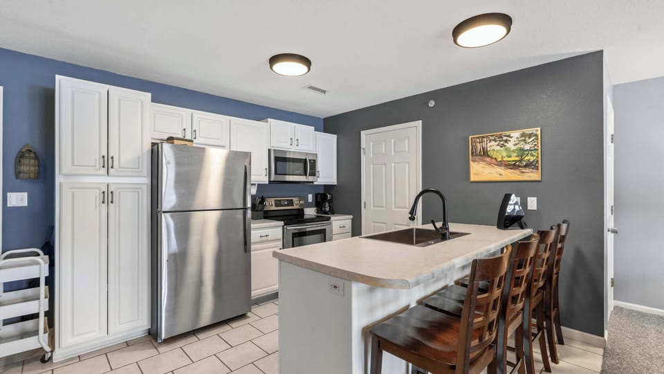 Condo, Multiple Beds, Balcony (Lake Mode) | Private kitchen