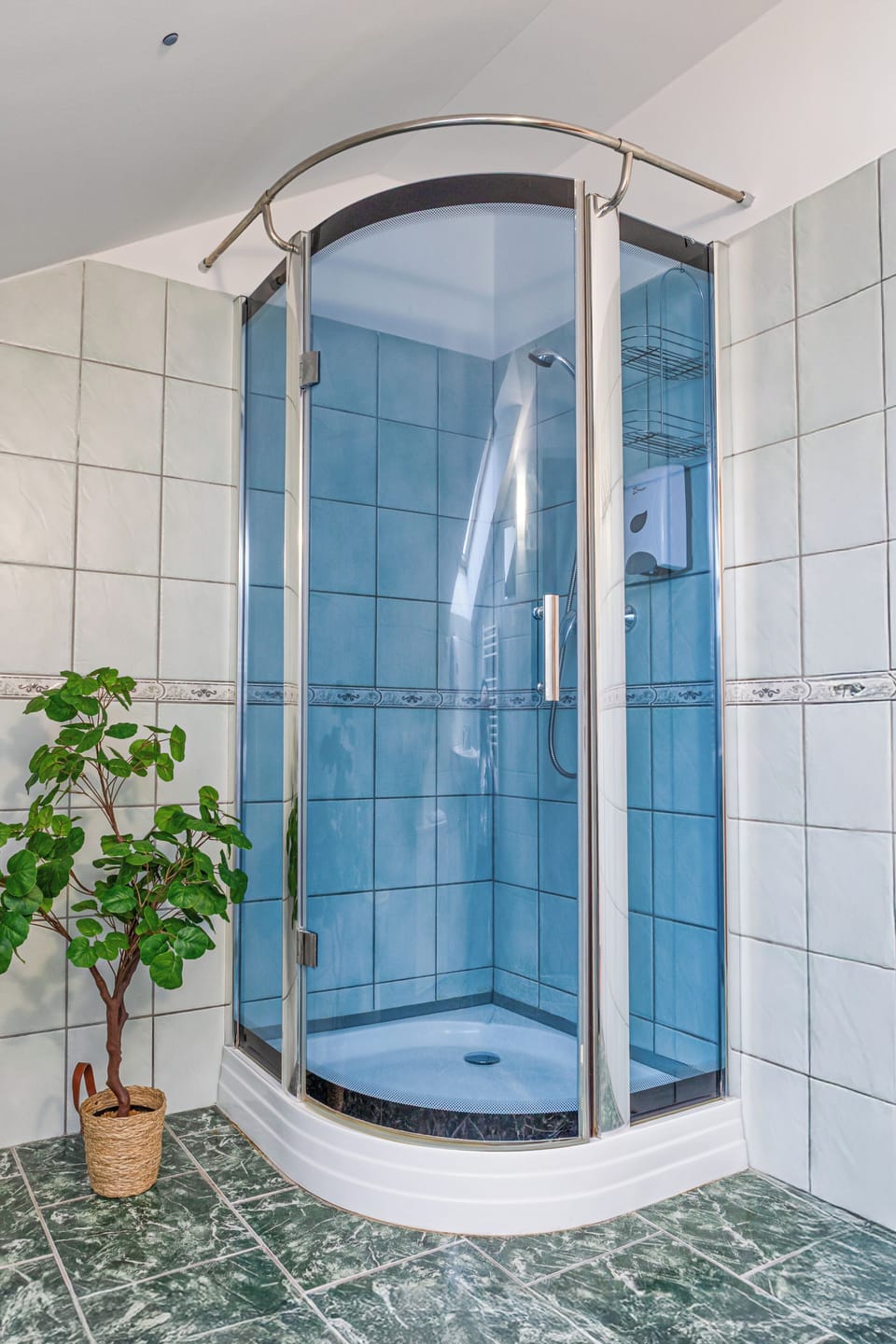 Twin Room, Non Smoking, Private Bathroom | Bathroom
