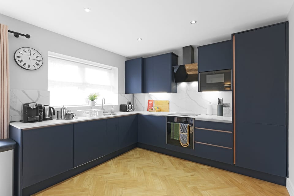 Standard Room | Private kitchen | Fridge, microwave, oven, stovetop