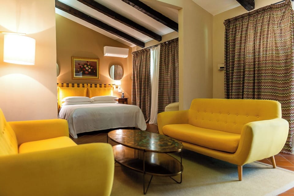 Junior Double Room | In-room safe, blackout drapes, WiFi (free)