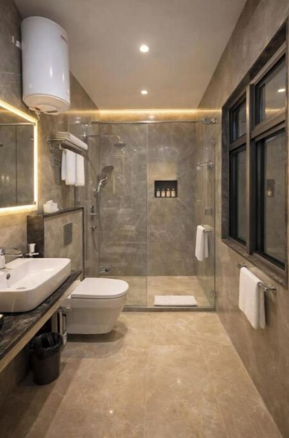 Shower, free toiletries, hair dryer, bidet