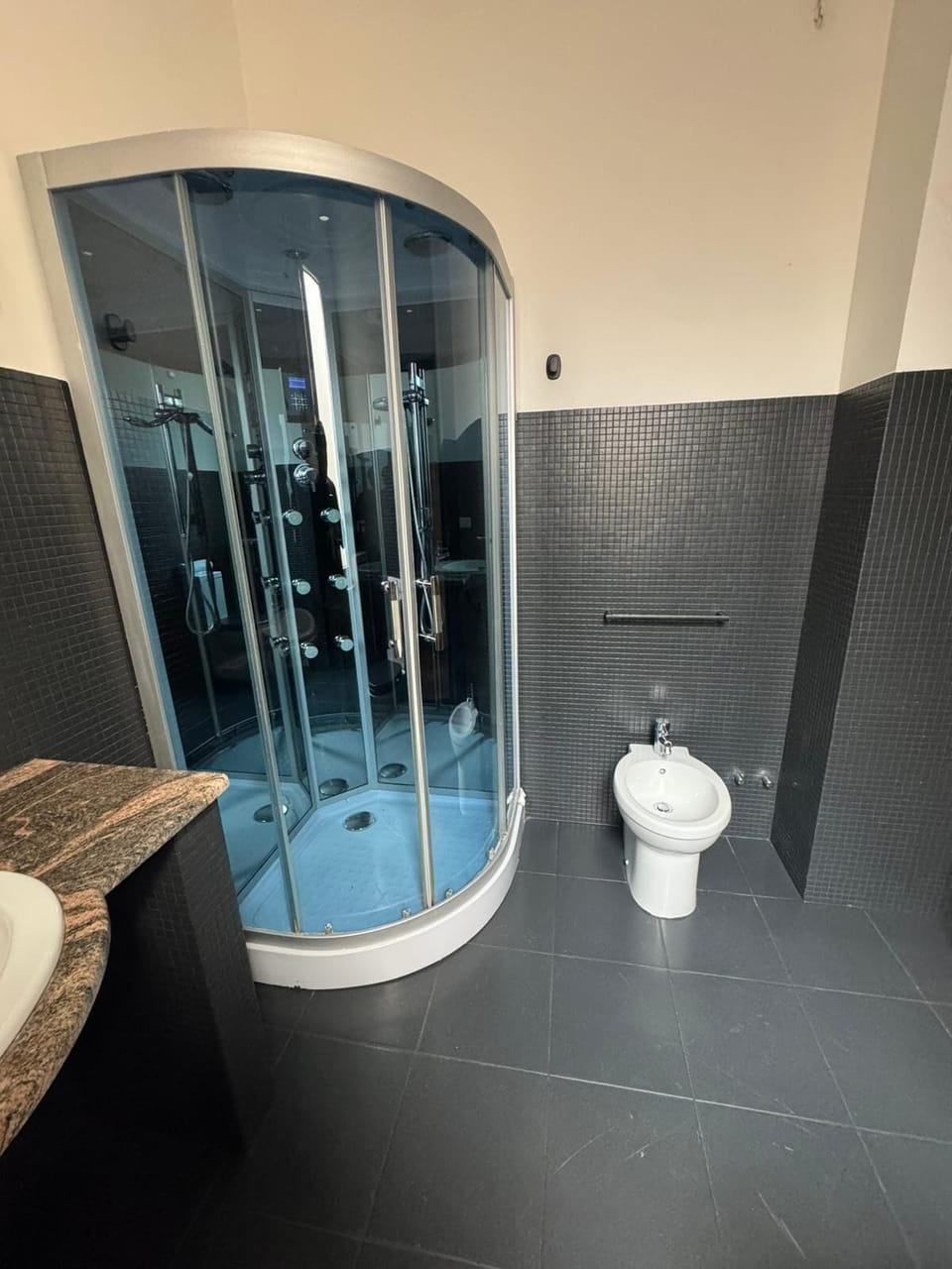 Quadruple Room | Bathroom | Hair dryer, towels, soap, shampoo