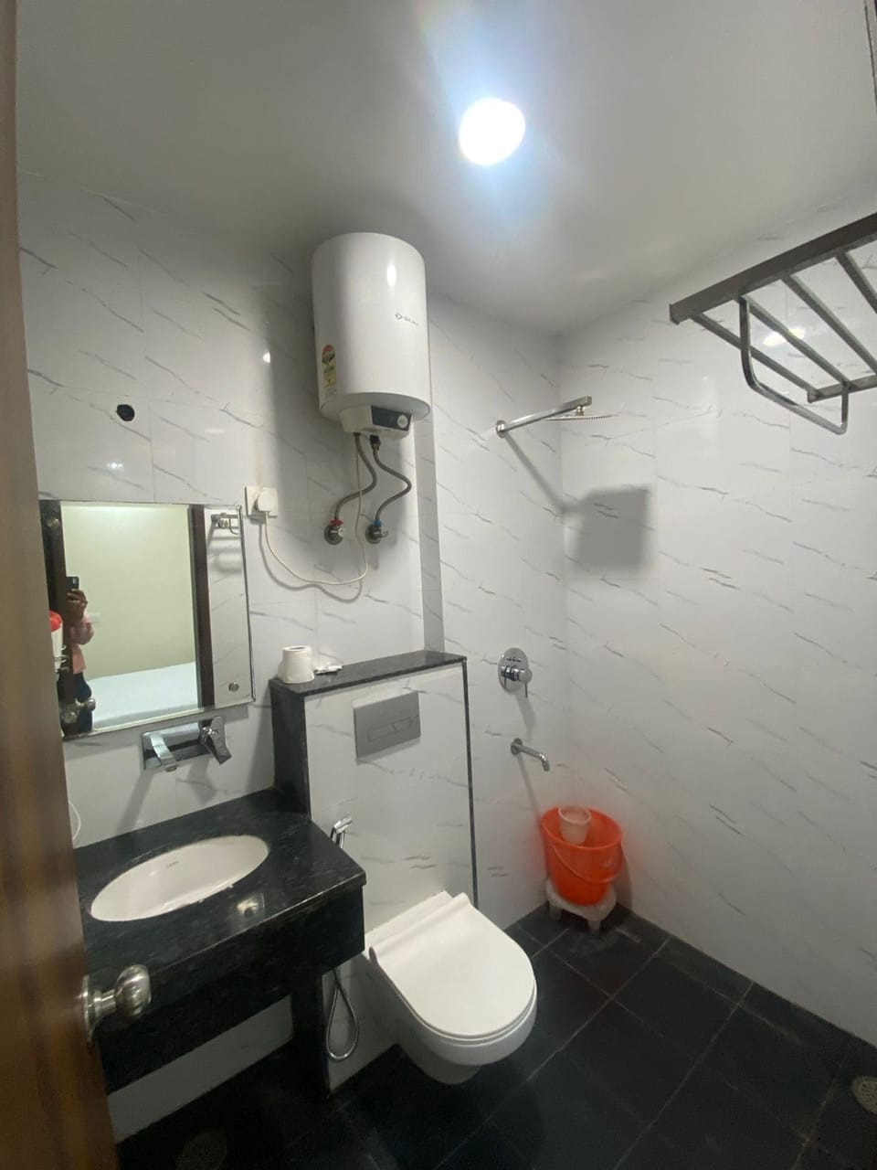 Economy Double Room | Bathroom | Shower, hair dryer, towels, soap
