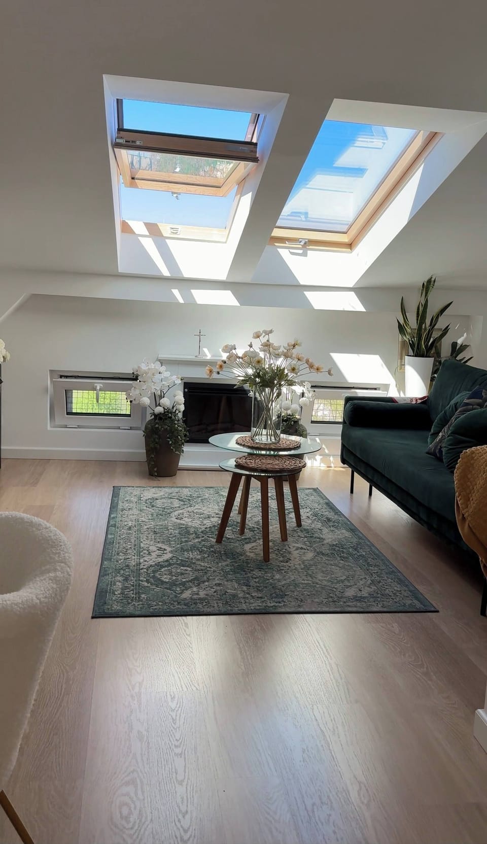 Apartment, 1 Bedroom, Fireplace | Living area