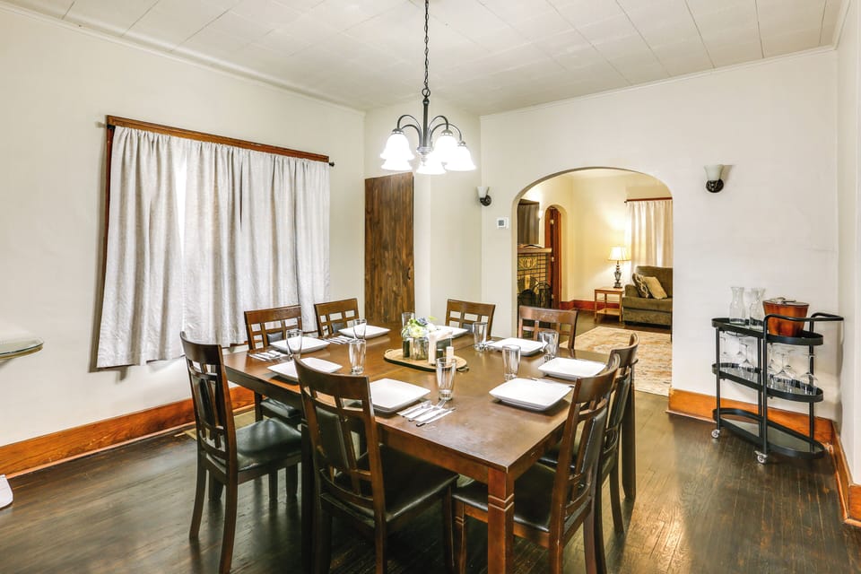 House (5 Bedrooms) | Interior