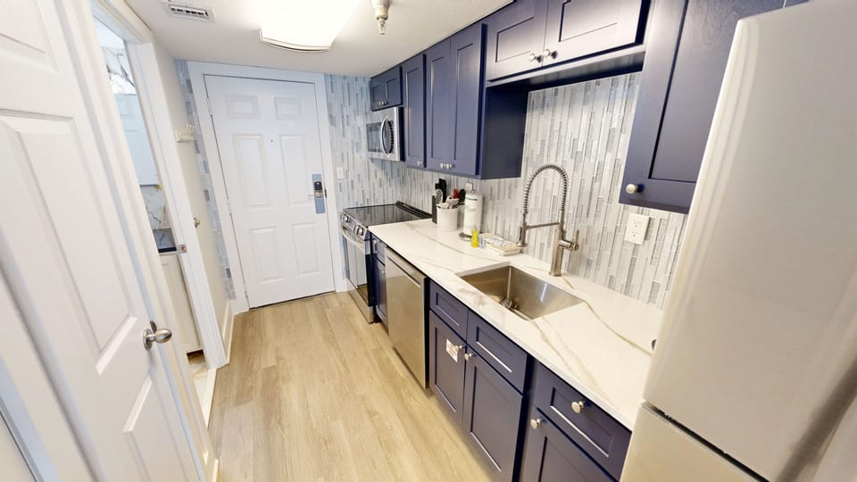 Condo, 1 Bedroom | Private kitchen | Fridge, oven, coffee/tea maker, toaster