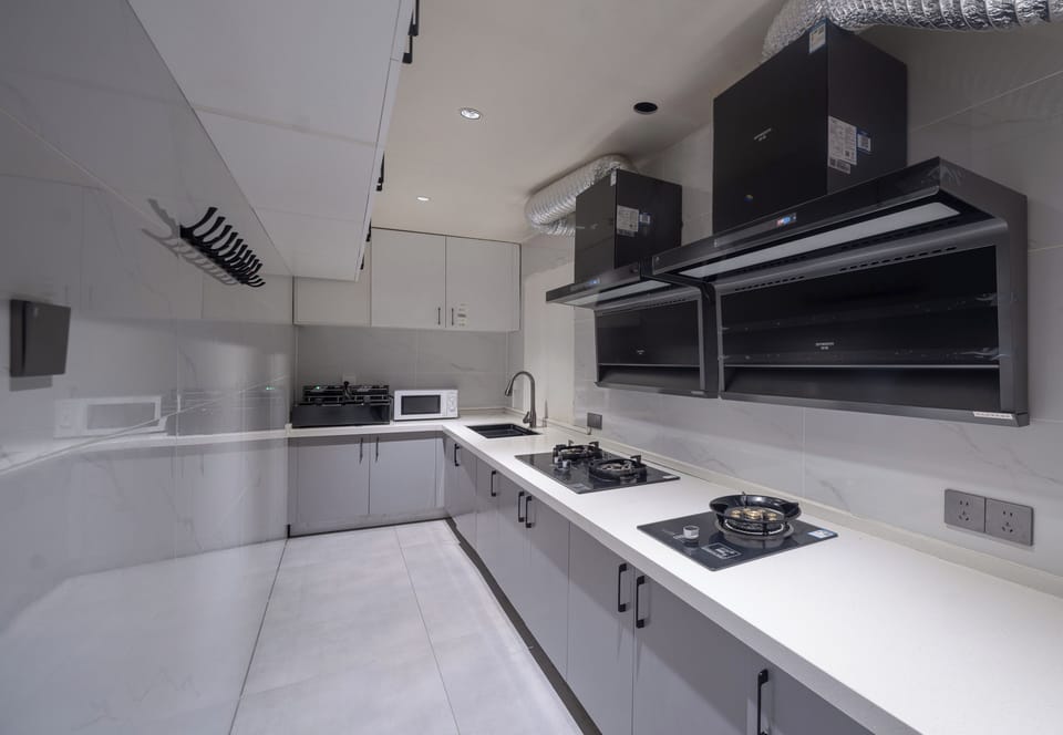 Coffee/tea maker, microwave, electric kettle