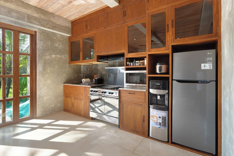 Classic Villa, 1 King Bed, Private Pool | Private kitchen | Fridge, microwave, stovetop, cookware/dishes/utensils