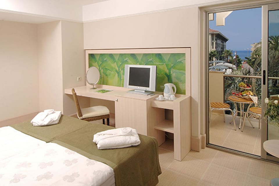 Premium bedding, minibar, in-room safe, laptop workspace