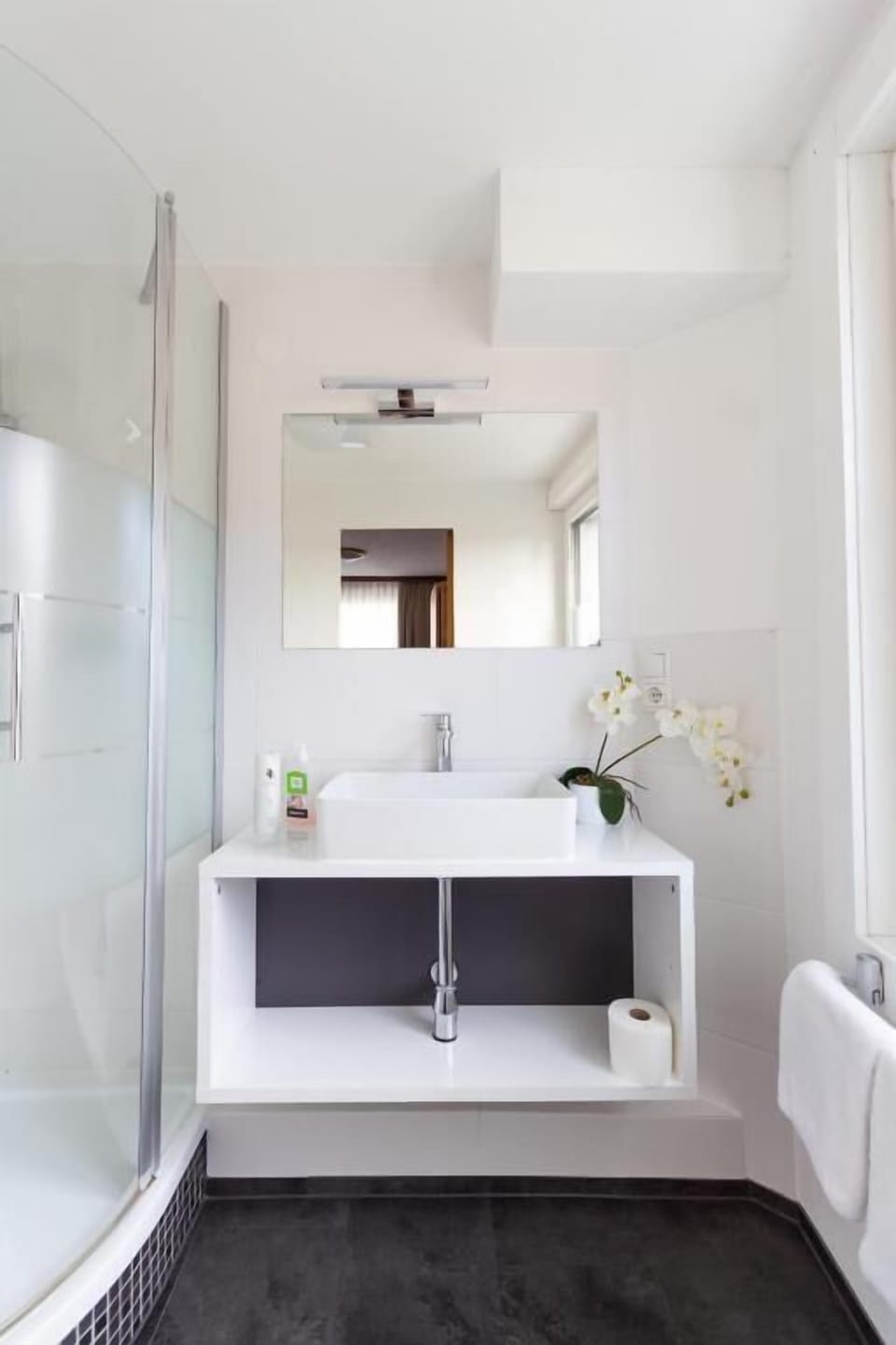 Basic Single Room, Mountain View | Bathroom | Shower, hair dryer, towels, soap