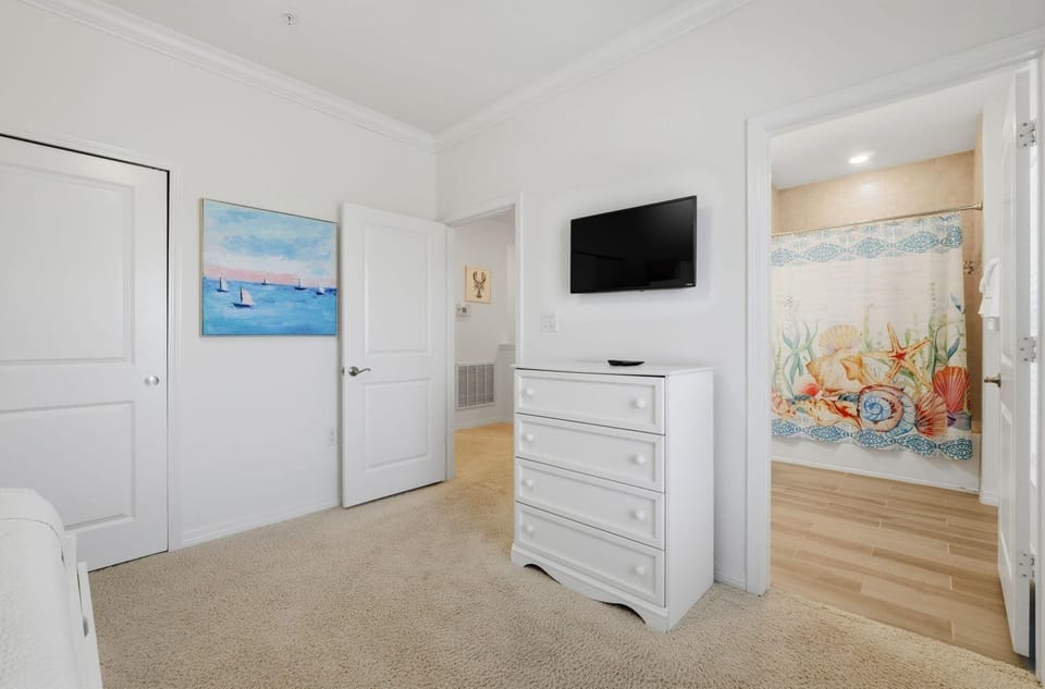House, 1 King Bed with Sofa bed (Light House at Lost Key Villas) | Interior