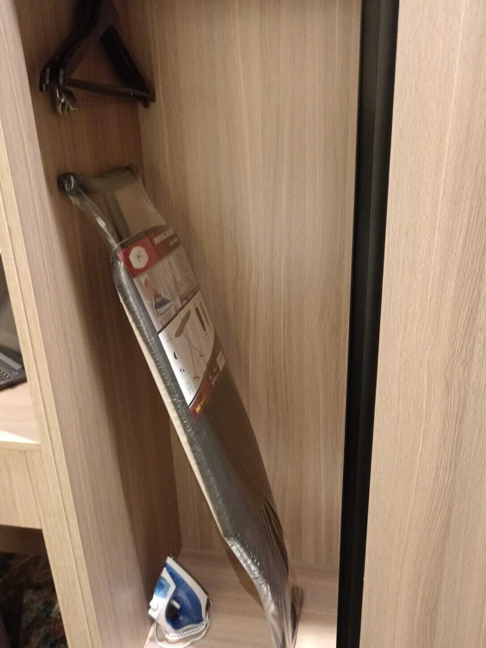 Iron/ironing board