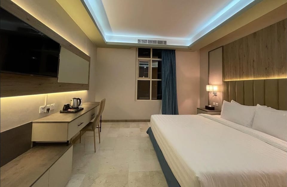 Junior Suite | Blackout drapes, iron/ironing board (on request), WiFi (free)