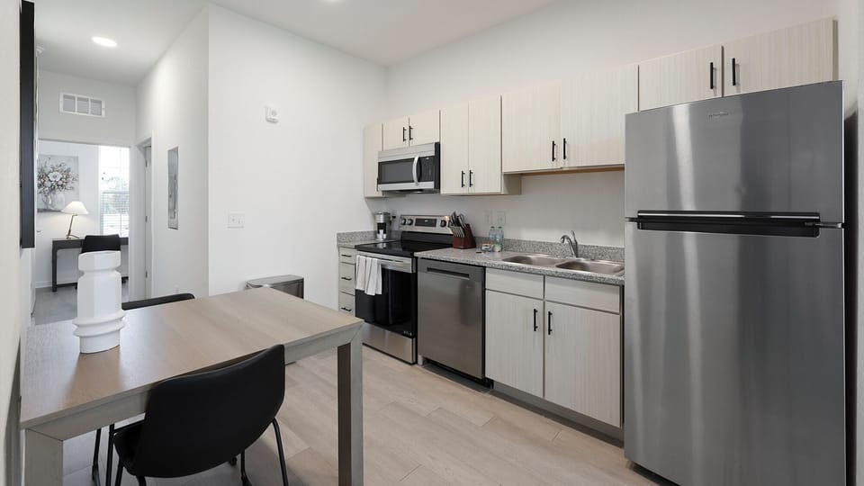 Apartment (2 Bedrooms) | Private kitchen | Fridge, microwave, oven, stovetop