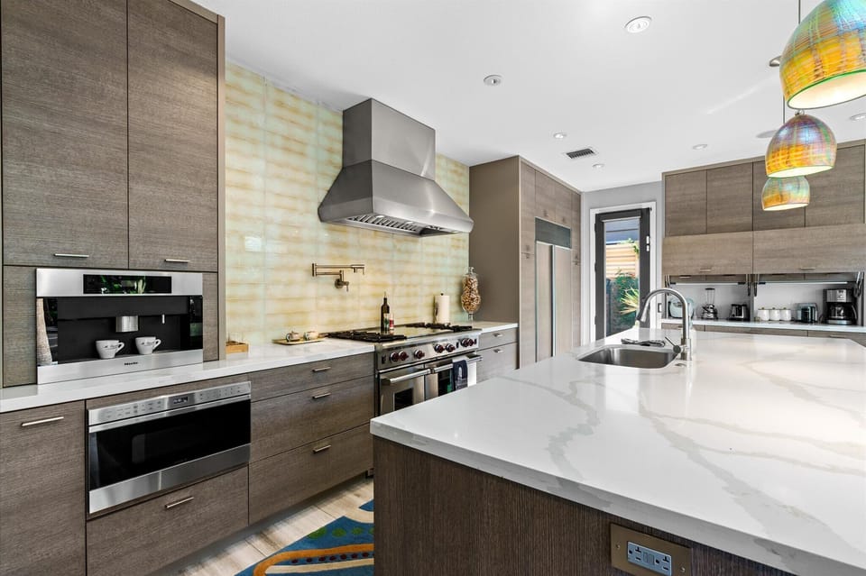 House, Multiple Beds, Pool Access, Mountain View (Fuego / 29+ Stay) | Private kitchen | Dining table