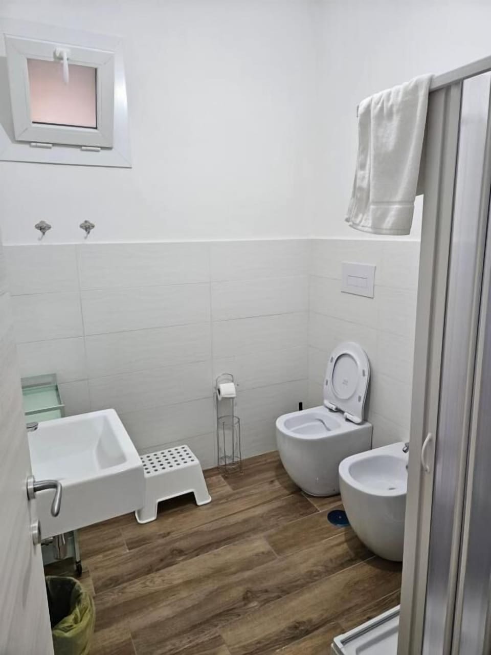 Double Room, City View | Bathroom | Free toiletries, hair dryer, bidet, towels