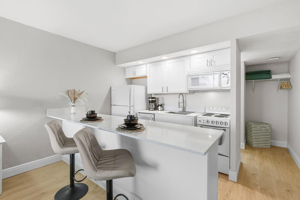 Condo, 1 King Bed (Ocean Breeze Resort 106) | Private kitchen