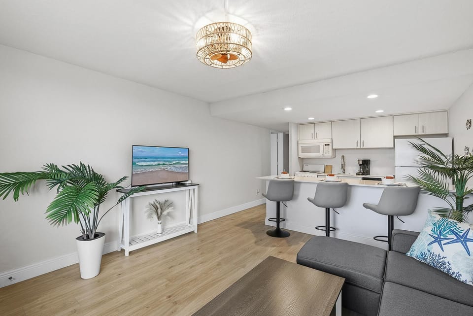 Condo, 2 Queen Beds (Ocean Breeze Resort 109) | Interior