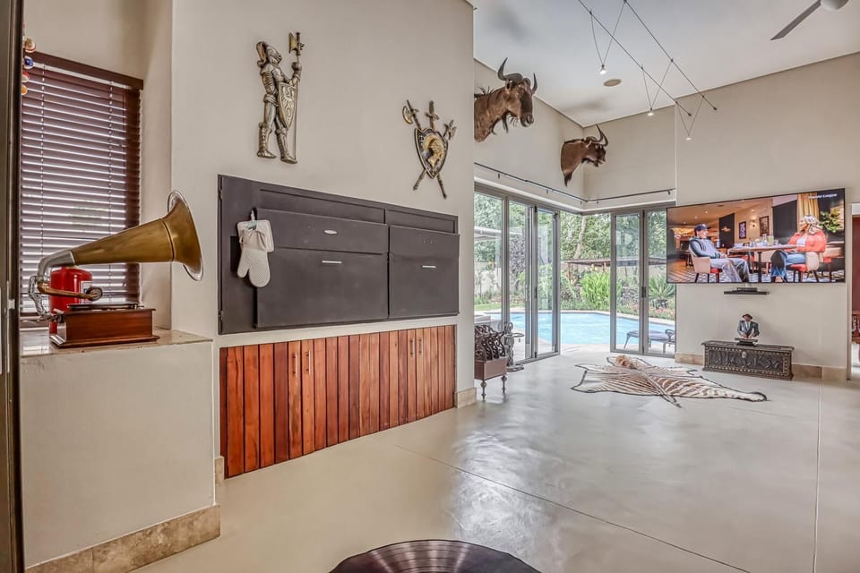 Luxury House, 4 Bedrooms, Garden View | Interior
