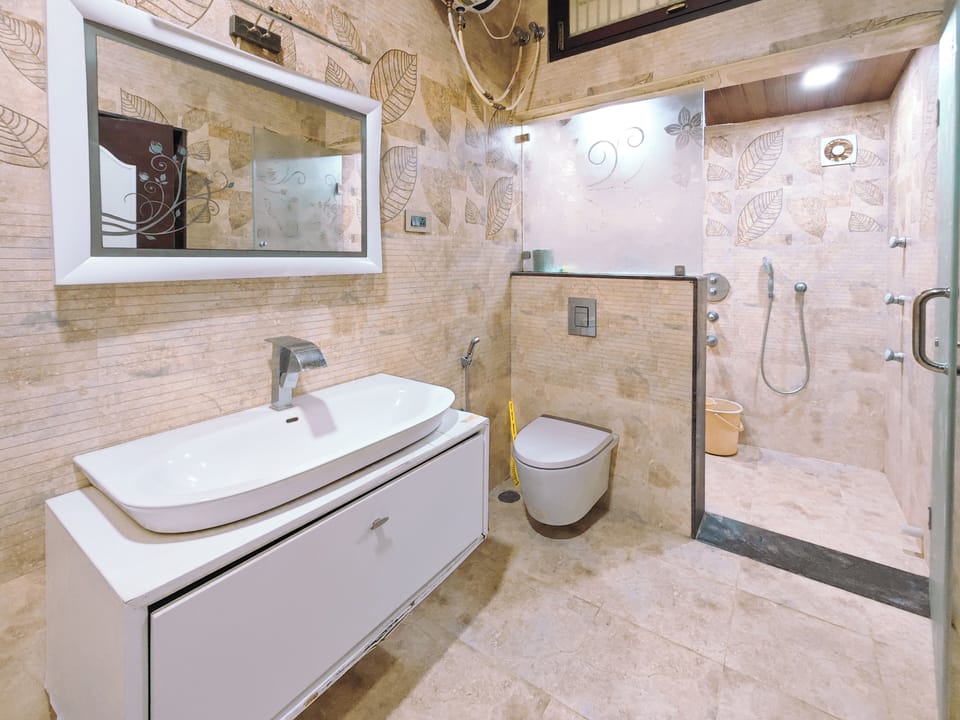Premium Villa | Bathroom | Rainfall showerhead, free toiletries, towels, soap