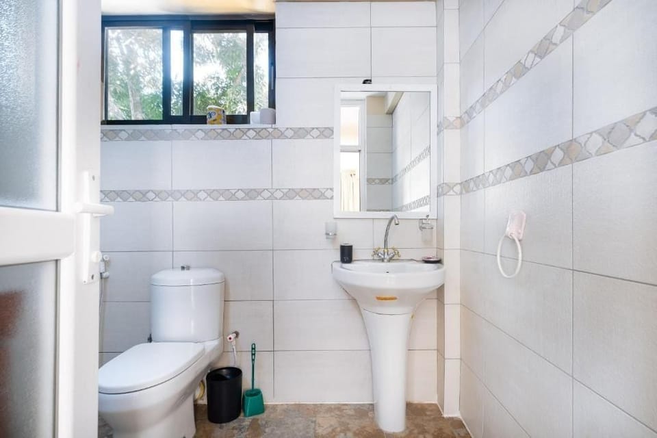 Deluxe Double Room, Balcony, Pool View | Bathroom | Shower, free toiletries, towels, soap