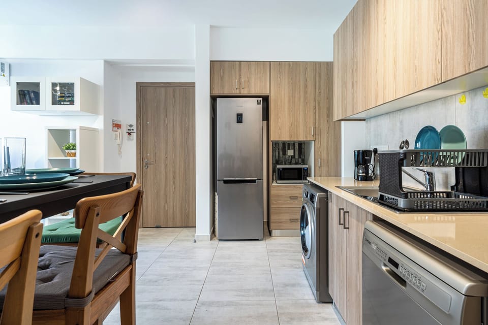 Apartment, 2 Bedrooms, Kitchen, City View | Private kitchen | Coffee/tea maker, full-size fridge, microwave, oven