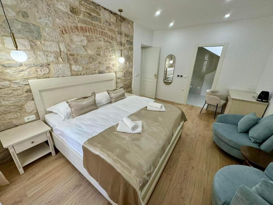 Apartment, Air conditioning, Courtyard View | In-room safe, iron/ironing board, WiFi (free)