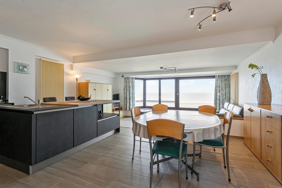 Classic Apartment, 3 Bedrooms | Dining