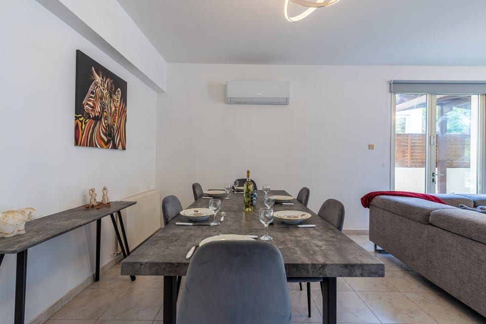 Comfort House, 4 Bedrooms, Private Pool, City View | Dining