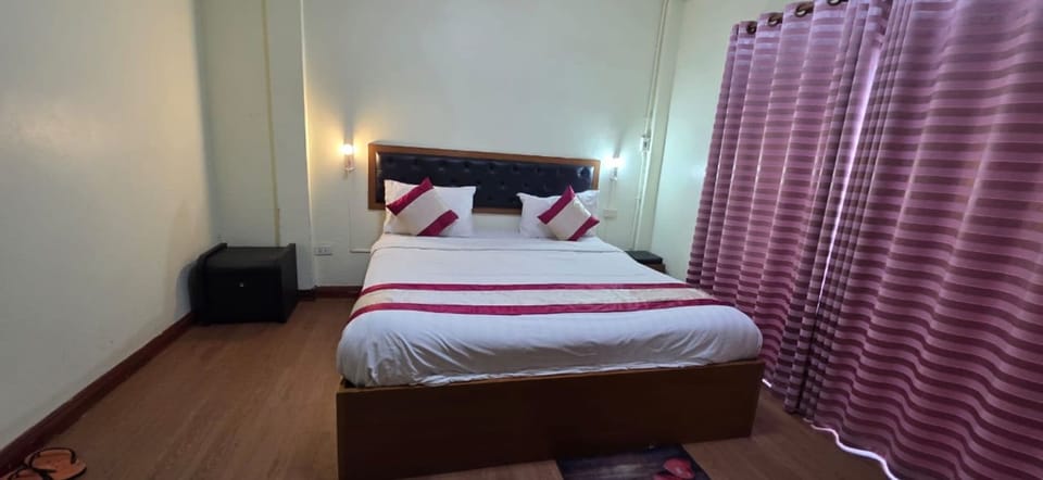 Deluxe Room, Sea View | In-room safe, free WiFi