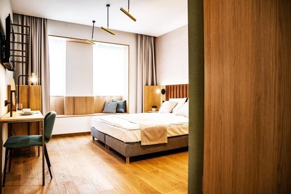 Deluxe Suite, Courtyard View | In-room safe, desk, laptop workspace, blackout drapes